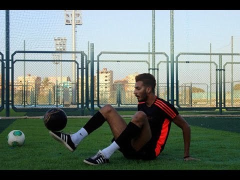 شاهد..مصرى يدخل جينيس محققا رقما قياسيا بلمس كرة فى الهواء 4010 لمسات