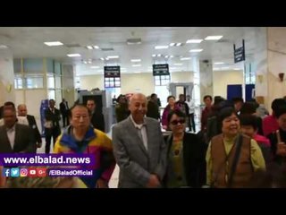 صدى البلد |  مجدى حجازى يستقبل أول رحلة لطيران الشارتر الصينى بمطار أسوان الدولى