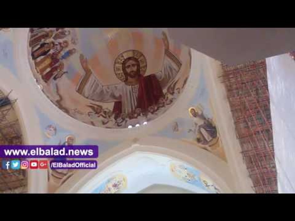 صدى البلد | الكاتدرائية تتزين بالورود استعداد للاحتفال بعيد الميلاد المجيد