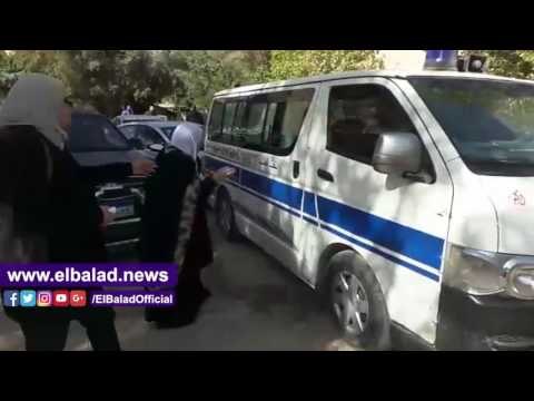 صدى البلد |لحظه خروج جثمان والده الفنان احمد عزمي وغياب تام للفنانين