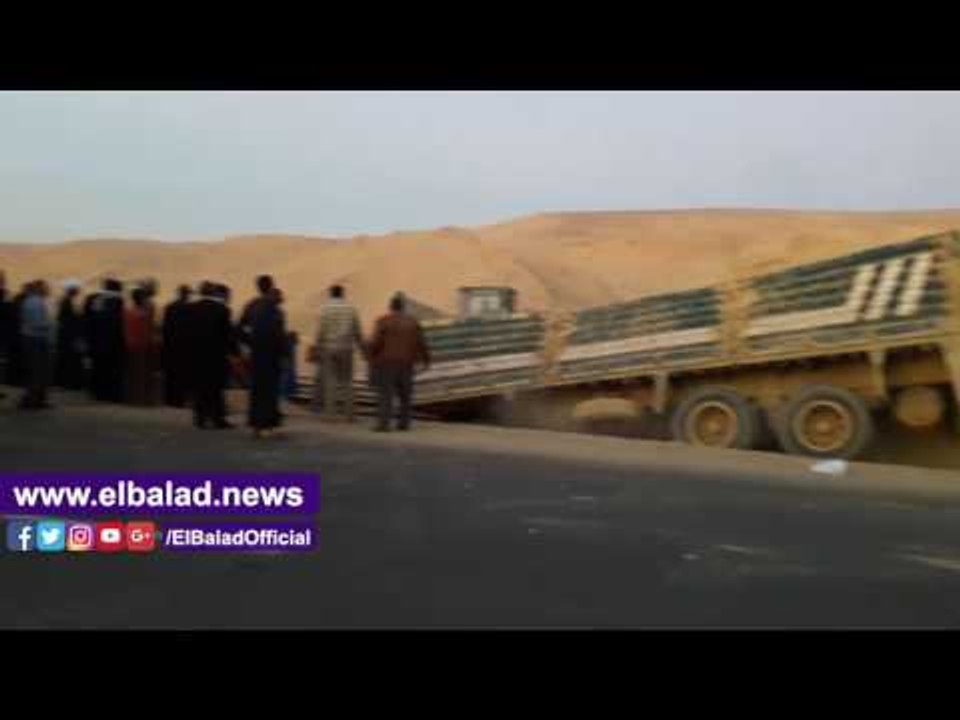 صدى البلد |  انقلاب سيارة فوسفات على شريط السكة...