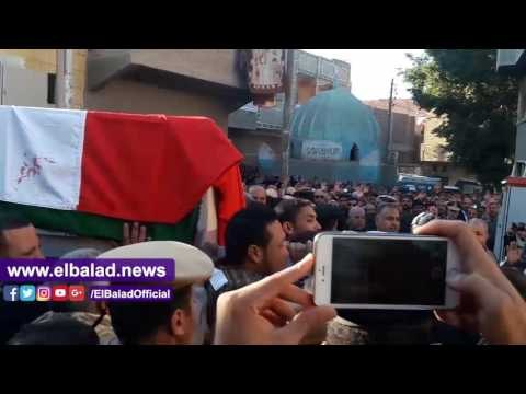 صدى البلد | المئات يشيعون جثمان شهيد العريش في جنازة عسكرية باسيوط