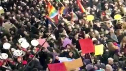 Taksim'de Eylemcilerden, Ezana Saygısızlık!