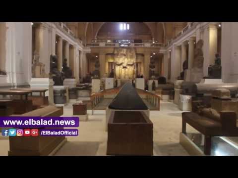 صدى البلد | البهو الرئيسي للمتحف المصري بالتحرير .. توابيت وتمثال ضخمة من الجرانيت