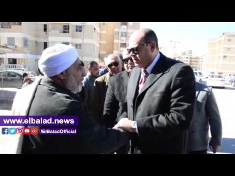 صدى البلد | محافظ مطروح اثناء تقديم واجب العزاء لأسرة شهيد العريش رحلتى عمرة لوالديه