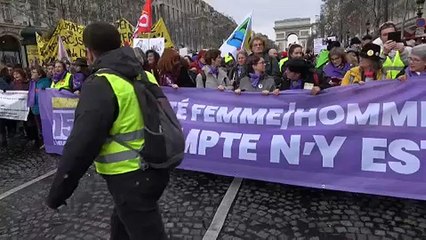 Parité et pouvoir d'achat : quand Gilets jaunes et roses se retrouvent