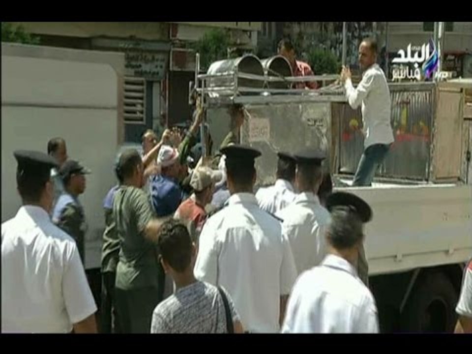 صباح البلد - جهاز حي الموسكي يشن حملة لازالة الاشغالات فى الشوارع الرئيسية بحى الموسكى