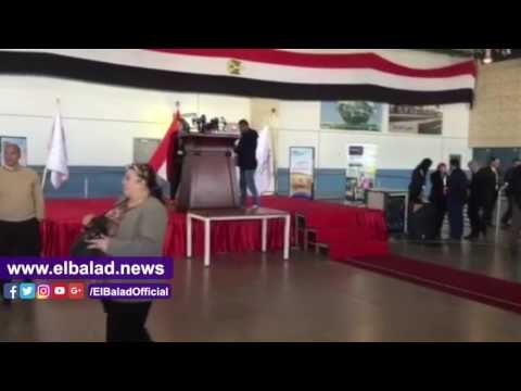 صدى البلد | تورتة للاحتفال بالمنتخب في مطار القاهرة