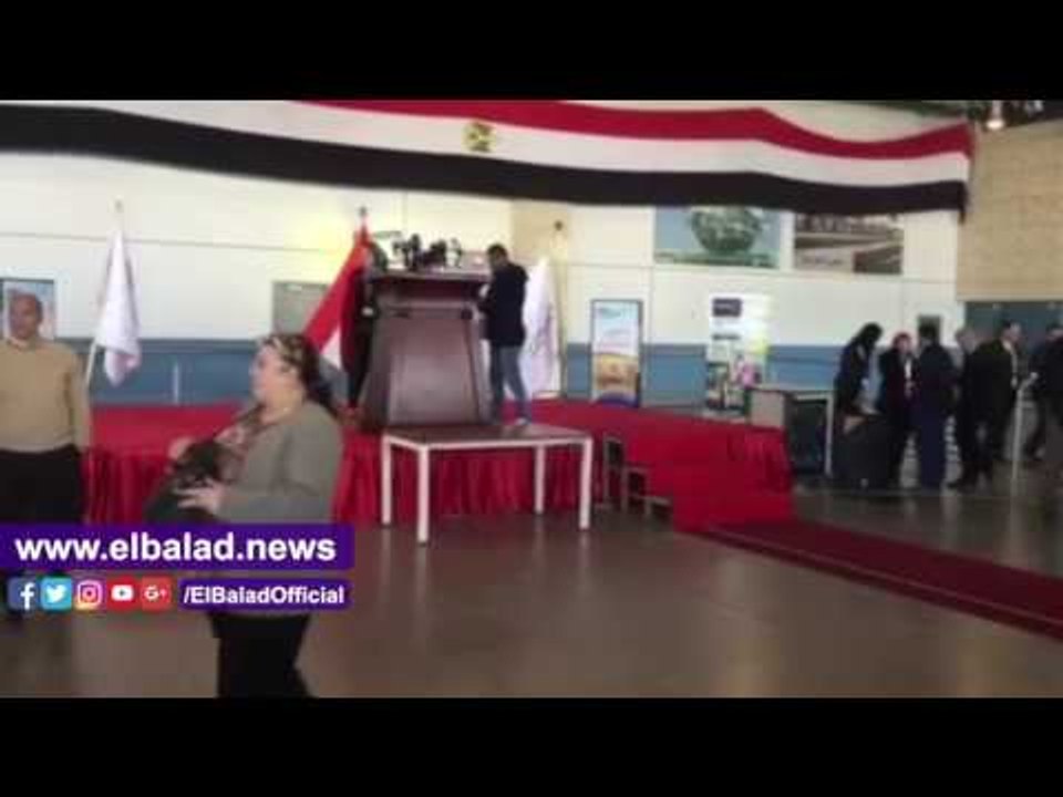 صدى البلد | " تورتة " للاحتفال بالمنتخب في مطار القاهرة