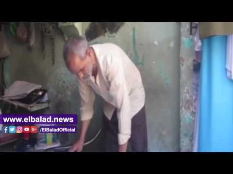 صدى البلد | مكوجي رجل مهنة قاربت علي الإندثار ببني سويف.. وزنها 25 كيلو.. وتعمل 20 دقيقية