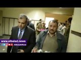 صدى البلد | رئيس مدينة المحلة يشارك في توزيع الحلوى والورود على أفراد الشرطة