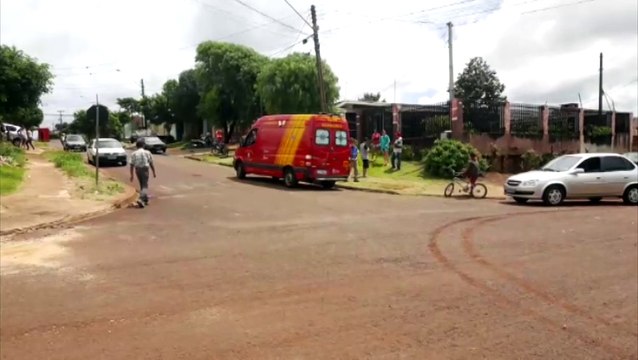 Menino fica ferido em colisão entre carro e bicicleta no Bairro Santa Cruz