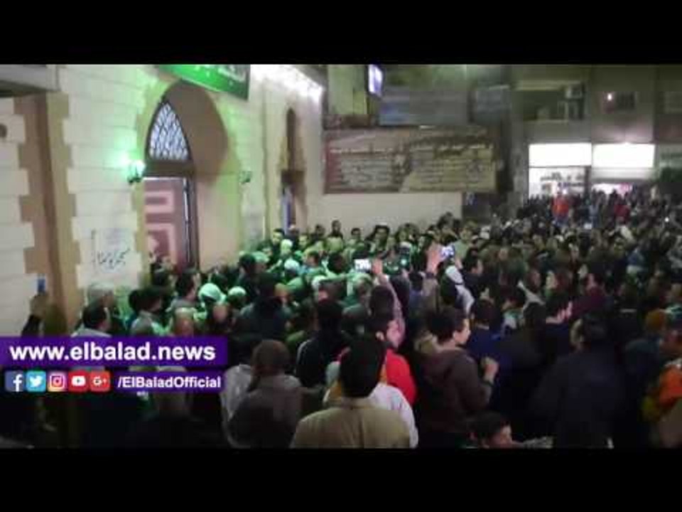 صدى البلد | أهالي ناهيا يودعون والد محمد أبو تريكة بالدموع‎