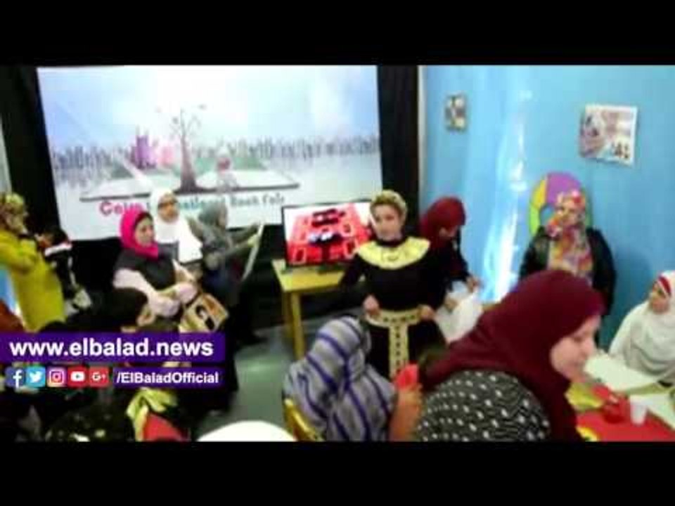 صدى البلد | أطفال معرض الكتاب يكتشفون"حكاية قطعة نسيج"
