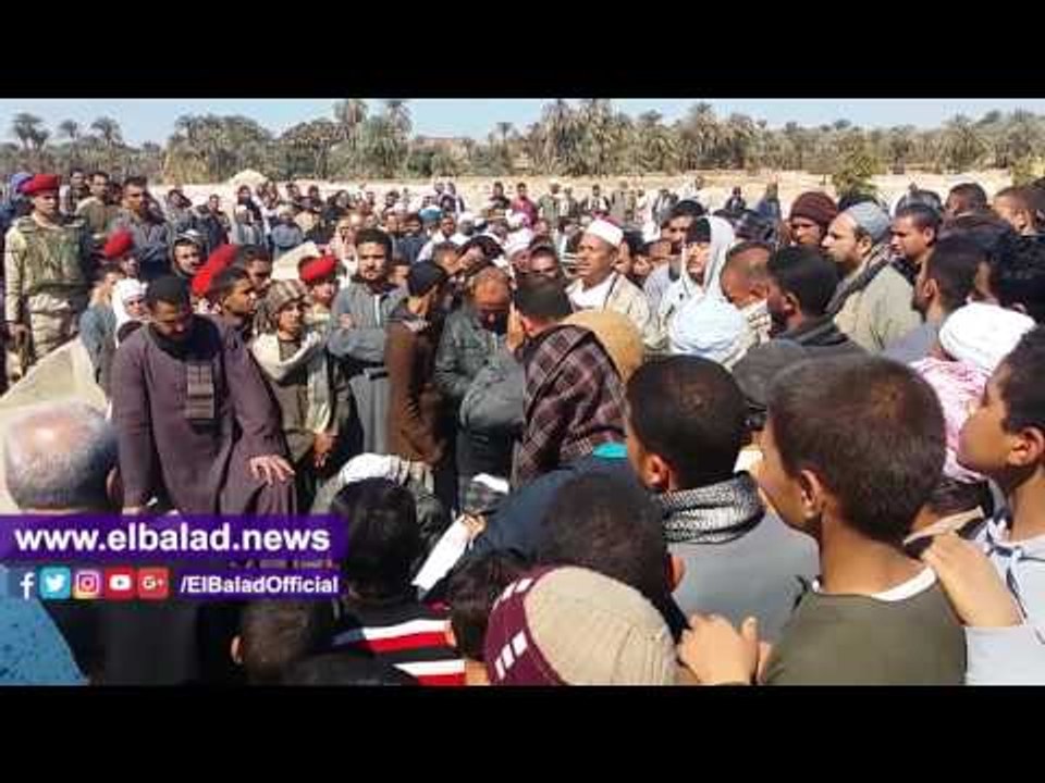 صدى البلد | الآلاف يشيعون جثمان شهيد "جبل الحلال" بمسقط رأسه بسوهاج