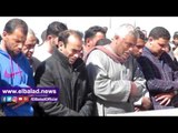 صدى البلد |  شاهد بكاء سيد عبدالحفيظ في جنازة والده بالفيوم