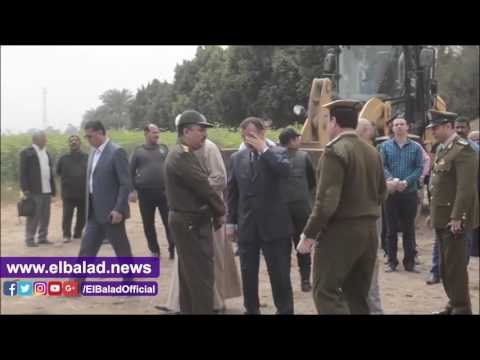 صدى البلد | محافظ قنا يقود حملة لإزالة التعديات على الأراضى الزراعية