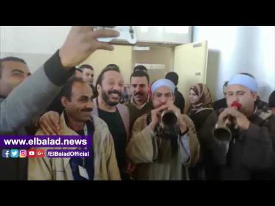 صدى البلد | السوهاجية يستقبلون علي الحجار بالطبل والمزمار البلدي