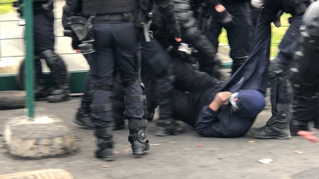 Les gendarmes mobiles interviennent pour faire entrer les renforts