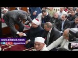 صدى البلد |محاقظ الجيزة  و مدير أمن الجيزة   اثناء صلاة الجمعة في مسجد 