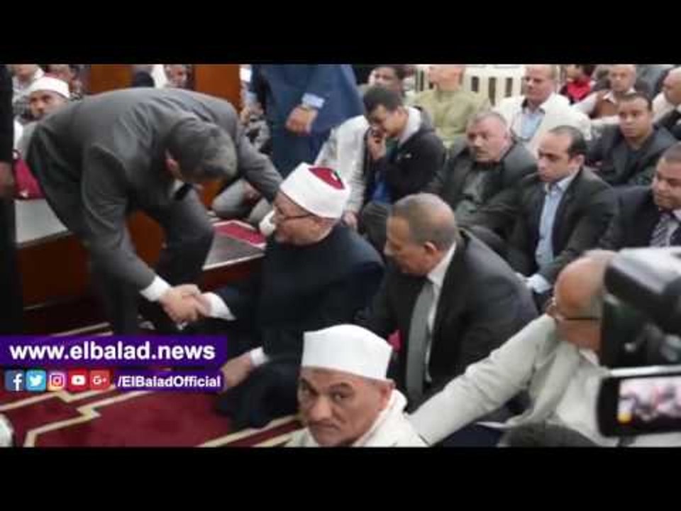 صدى البلد |محاقظ الجيزة  و مدير أمن الجيزة   اثناء صلاة الجمعة في مسجد "زنين" ببولاق