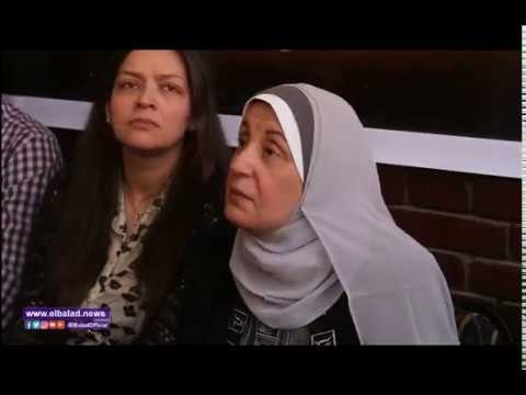 صدى البلد |محبي العندليب الأسمر يحيون ذكري وفاته بوضع الزهور علي قبره