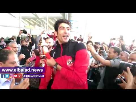 صدى البلد | ألتراس أهلاوي في استقبال الفريق الأول لـ طائرة الأهلي