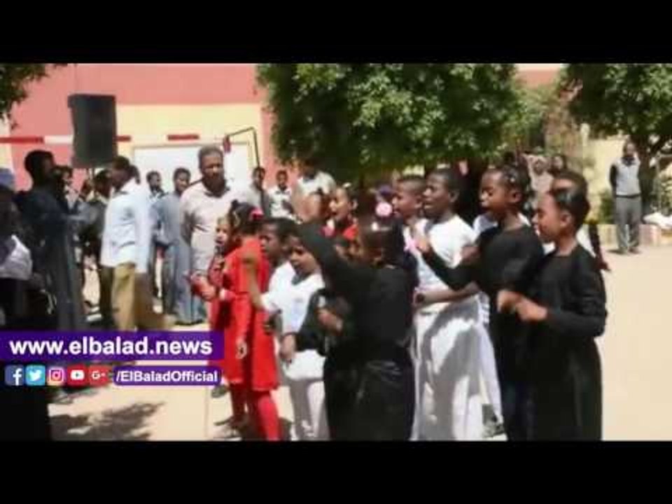 صدى البلد |  محافظ اسوان يتفقد الأنشطة بمدرسة إبتدائى بكوم أمبو