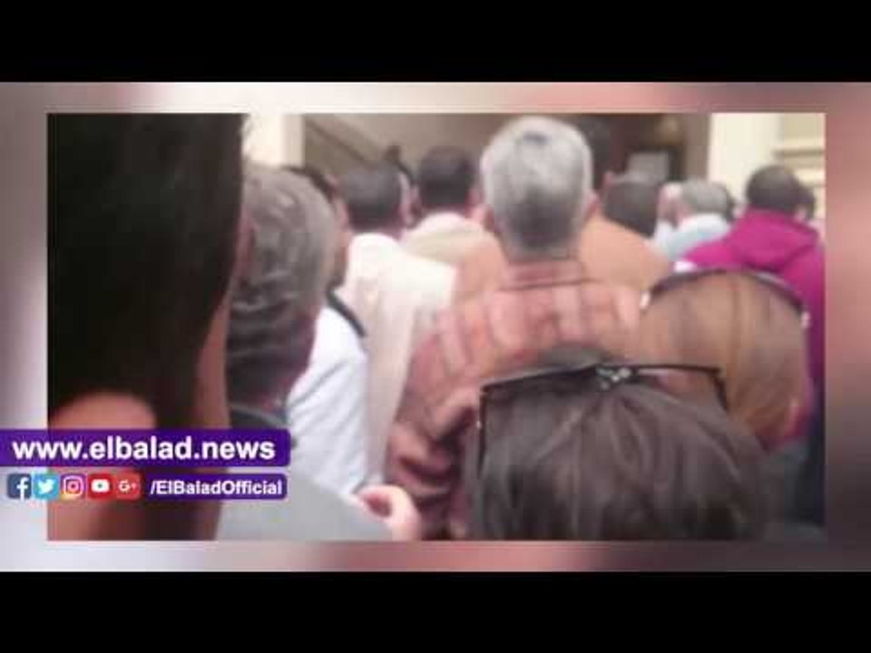 صدى البلد |  غضب اهالي شهداء تفجير «مارجرجس» بعد منعهم من دخول الكنيسة