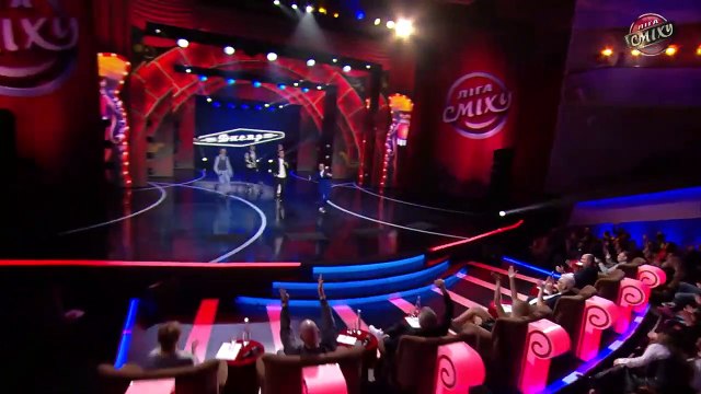 Порошенко смотрит новогоднее заявление Зеленского - Днепр - Лига Смеха 2019