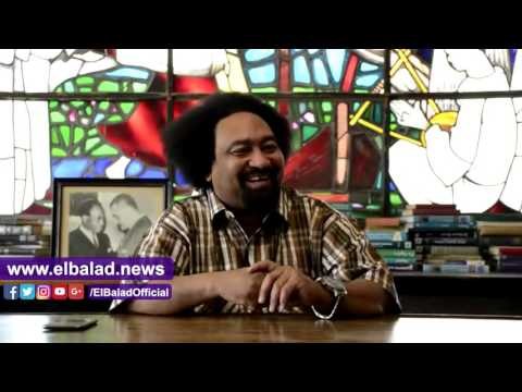 صدى البلد | «صدى البلد» يكشف أسباب تخلي زعيم غانا عن الزي التقليدي لبلاده وسر عدم خلعه القميص الأبيض