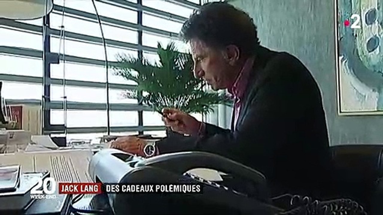 Jack Lang : ses costumes de luxe reçus en cadeau dérangent