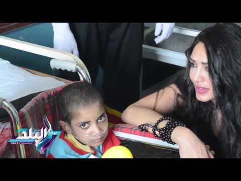 صدى البلد | سالي عبد السلام وجيلان علاء توزعان الهدايا على أطفال ابو الريش