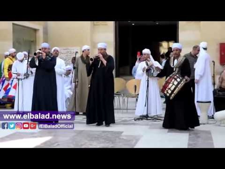 صدى البلد | زوار"المتحف الإسلامي"يرقصون مع التنورة علي المزمار البلدي