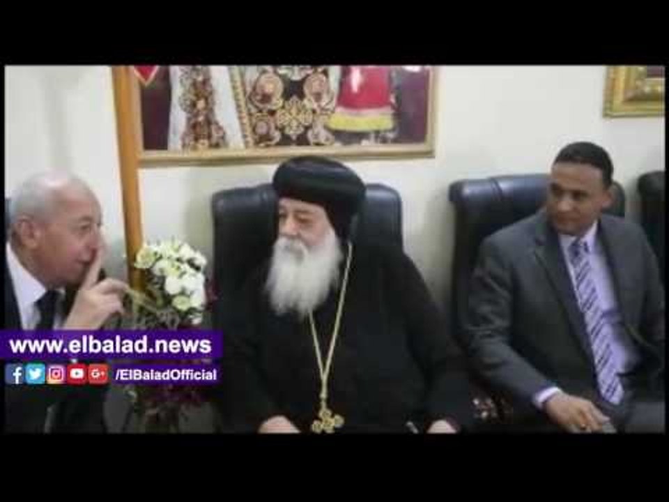 صدى البلد |محافظ أسوان يقدم التعازى للأقباط بالكنائس
