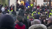 'Coletes amarelos' voltam às ruas na França