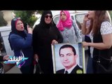 صدى البلد |  أنصار مبارك يحتفلون بعيد ميلاده الـ89أمام المعادي العسكري
