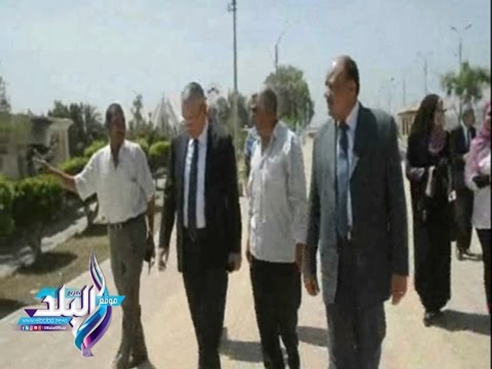 صدى البلد | محافظ المنيا يتفقد الحديقة الدولية بشرق النيل