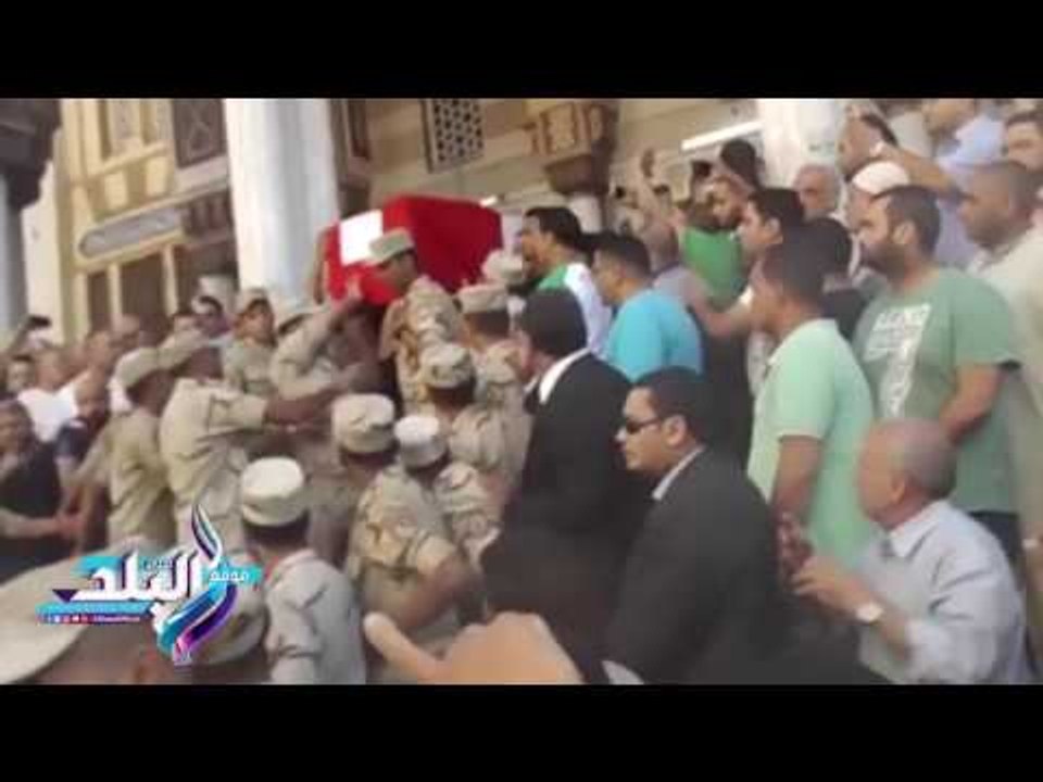 صدى البلد |  شاهد..لحظة خروج جثمانى شهيدى الواحات البحرية من مسجد بالمنصورة الصور