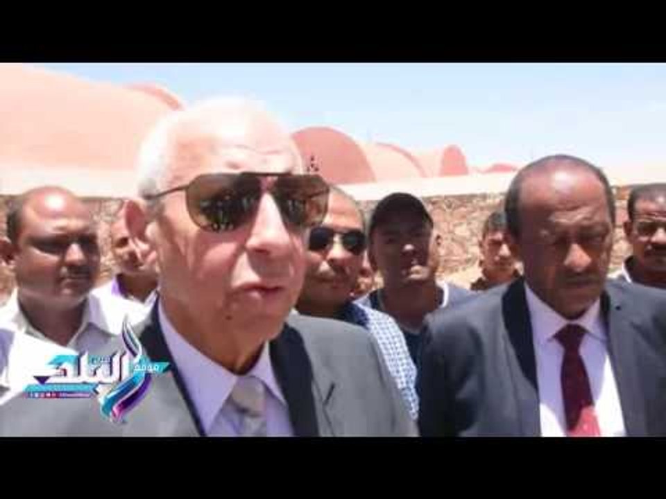 صدى البلد | محافظ أسوان يسلم عقود المرحلة الثان...