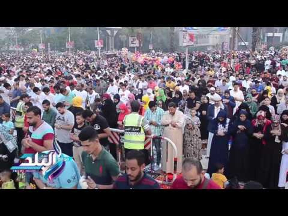 صدى البلد | الالاف يؤدون صلاة العيد فى ساحة مسجد مصطفى محمود