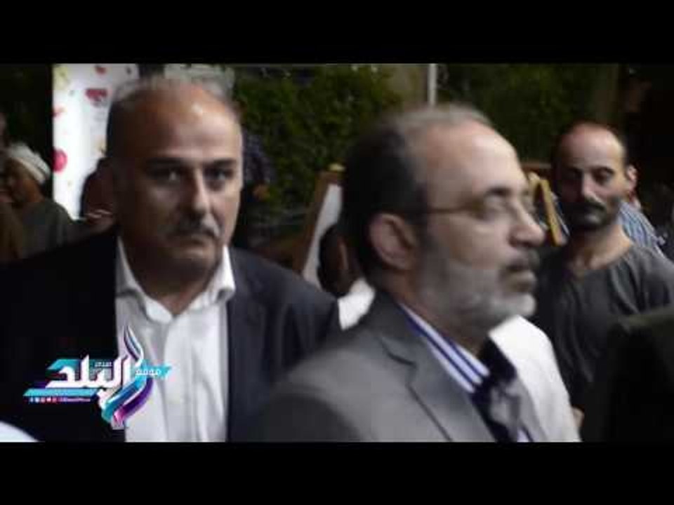 صدى البلد | محمد العدل وجمال سليمان فى عزاء والدة المخرج وائل عبدالله