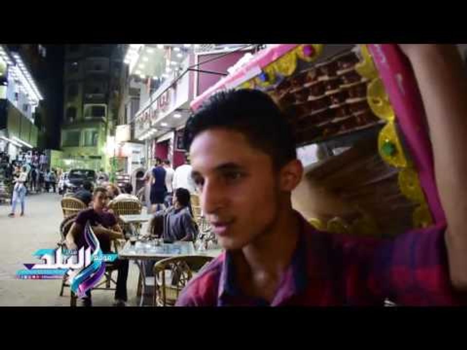 صدى البلد | آلاف الأسر تلجأ " لشارع العريش" بعد تحوله إلي سوق شعبي .. والباعة : "موسم وكلة بيرزق "