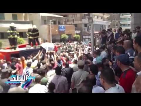 صدى البلد | محافظ الدقهلية يتقدم المشيعين فى جنازة المقدم احمد حسين