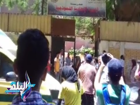 صدى البلد | مشادات كلامية بين طلاب ورئيس لجنة بالسيدة زينب بعد احتجاز طالب فاقد الوعي