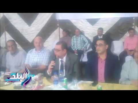 صدى البلد | محافظ الفيوم يشارك عمال النظافة الإفطار