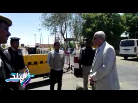 صدى البلد | محافظ أسوان يهنئ العاملين فى المواقع والمرافق الخدمية بالعيد