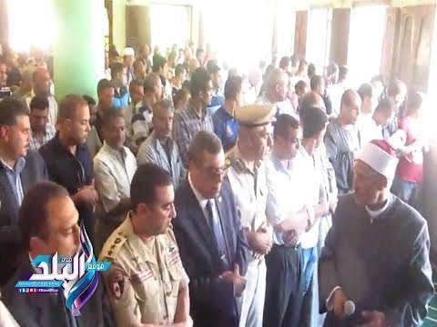 صدى البلد | محافظ الفيوم يؤدى صلاة الجنازة على شهيد الارهاب بالعريش .