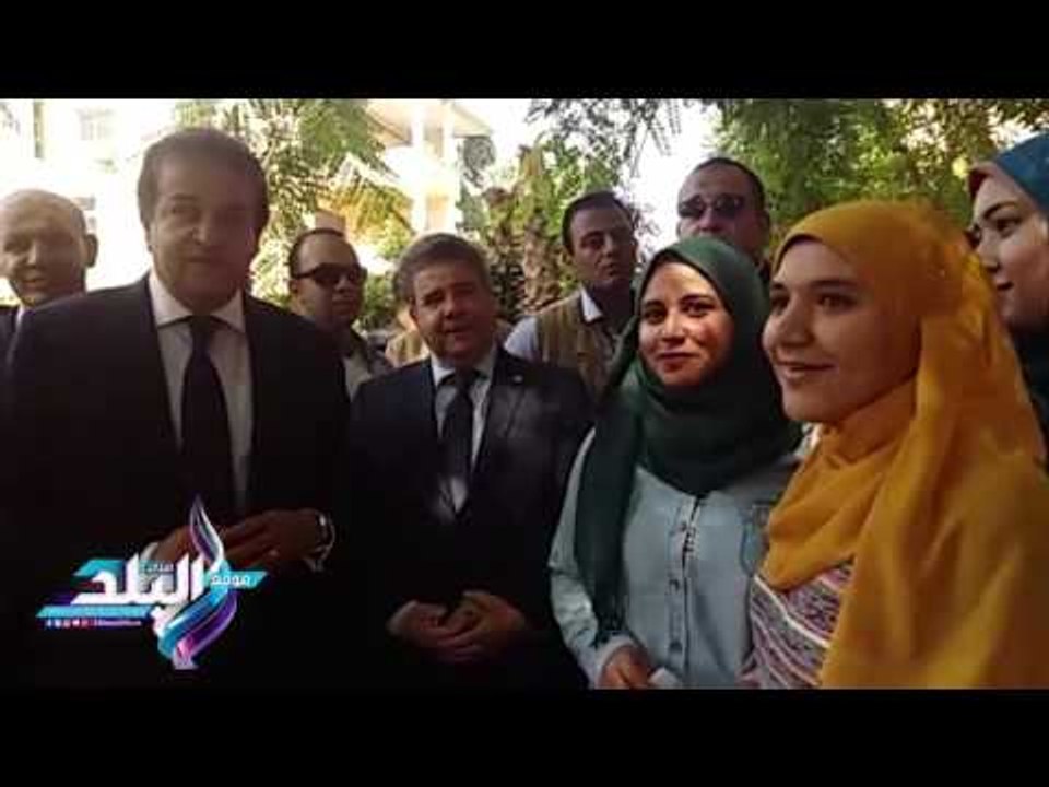 صدى البلد | وزير التعليم العالى يلتقى بطلاب الطب البيطرى خلال جولته بجامعة نها