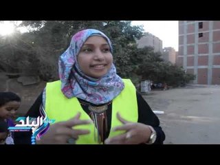 صدى البلد | صلاح وأسرته يقضون العطلة في إصلاح الطرق وجمع القمامة من الشوارع دون مقابل